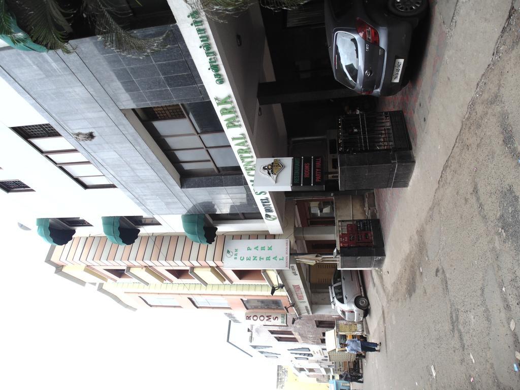 Hotel S R M Central Park Chennai Zewnętrze zdjęcie