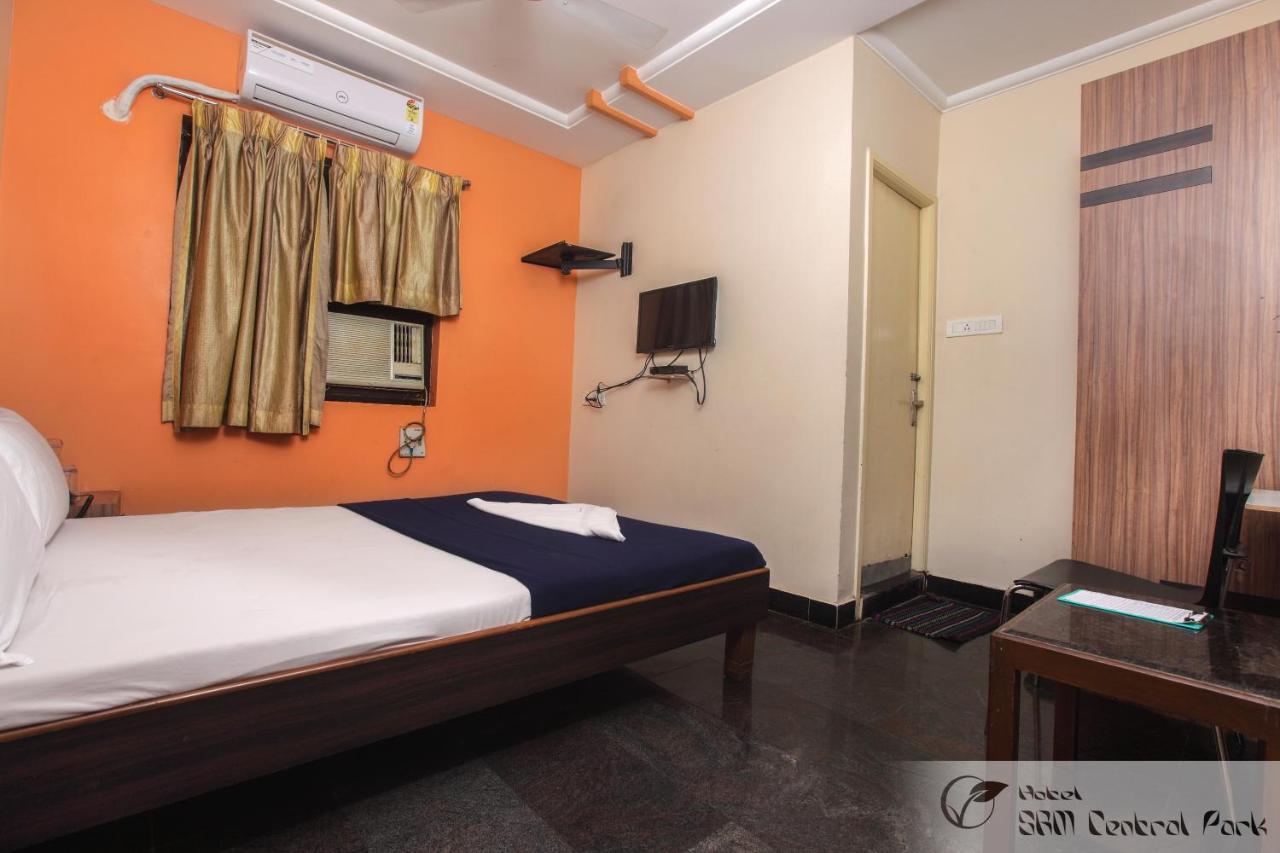Hotel S R M Central Park Chennai Zewnętrze zdjęcie