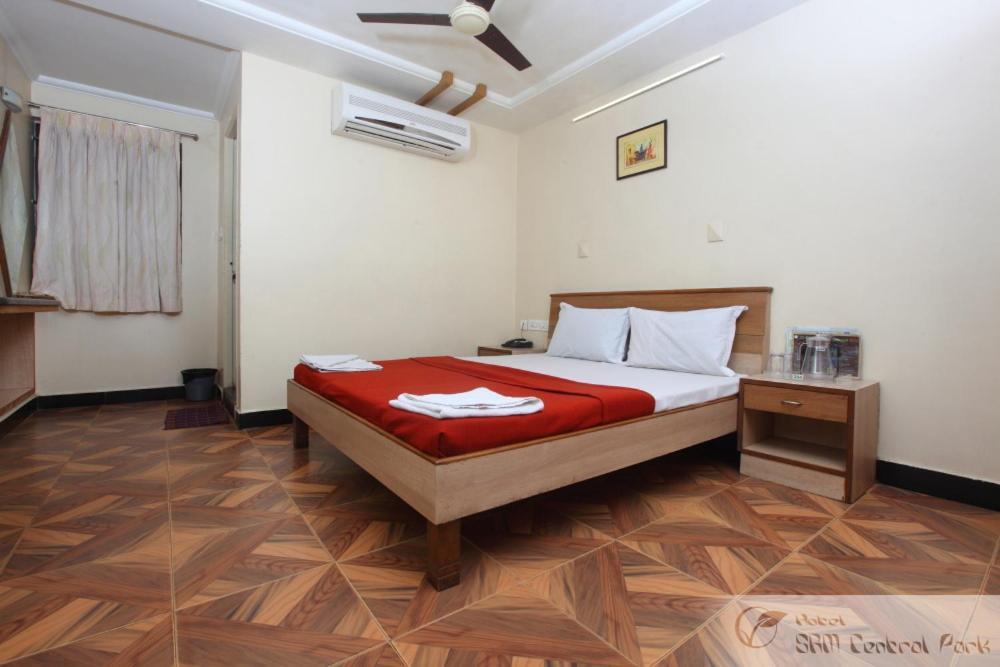 Hotel S R M Central Park Chennai Zewnętrze zdjęcie