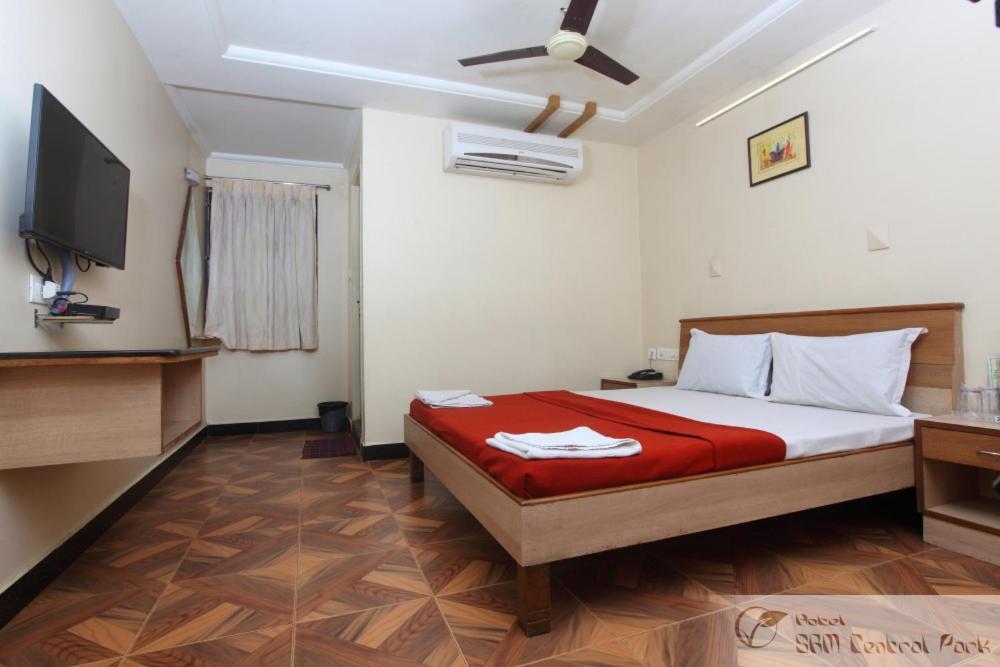 Hotel S R M Central Park Chennai Zewnętrze zdjęcie