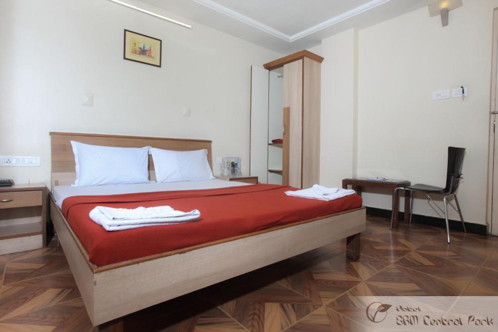 Hotel S R M Central Park Chennai Zewnętrze zdjęcie